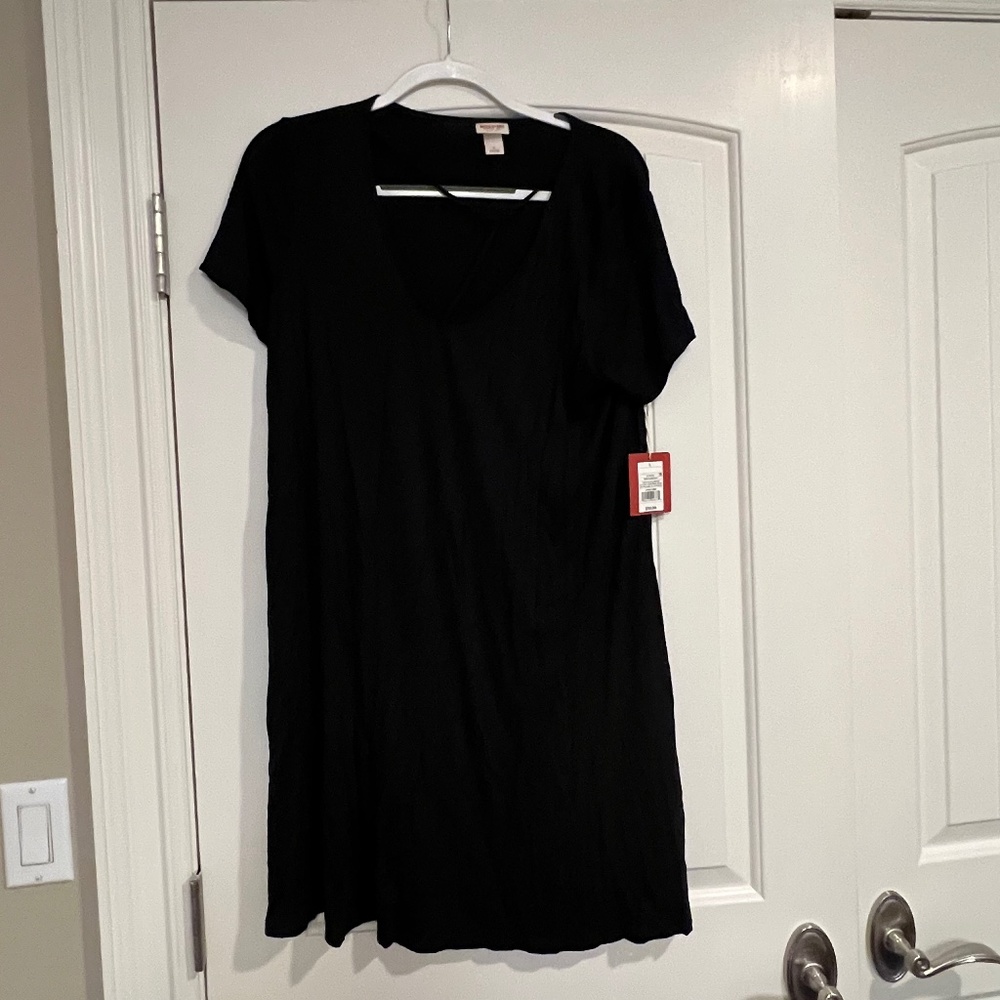 NEVER WORN - Black Flowy Dress - Size Large - Black